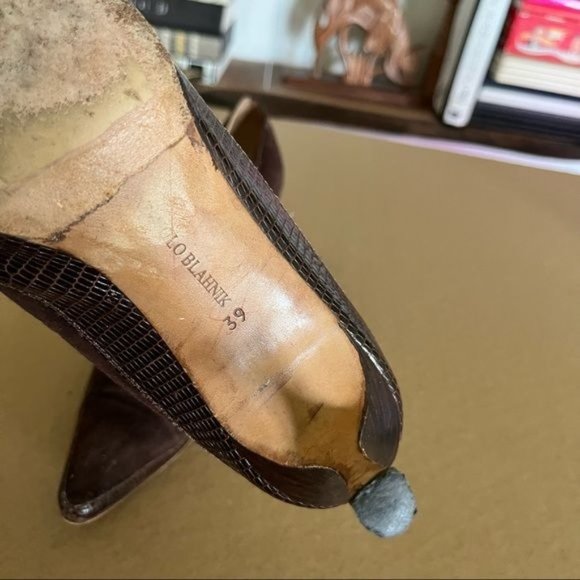 Manolo Blahnik Suede Croc Pointy Toe Wood Stacked Heels - Picture 7 of 7